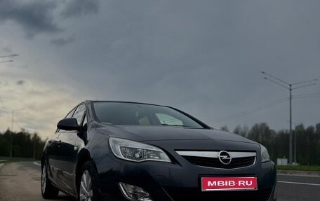 Opel Astra J, 2011 год, 750 000 рублей, 1 фотография