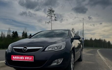 Opel Astra J, 2011 год, 750 000 рублей, 2 фотография