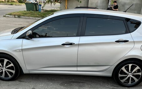 Hyundai Solaris II рестайлинг, 2011 год, 680 000 рублей, 4 фотография