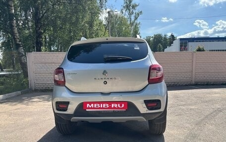 Renault Sandero II рестайлинг, 2018 год, 600 000 рублей, 2 фотография