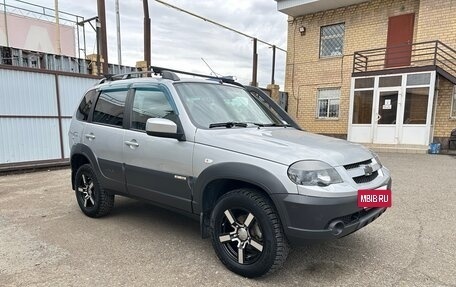Chevrolet Niva I рестайлинг, 2017 год, 759 000 рублей, 3 фотография