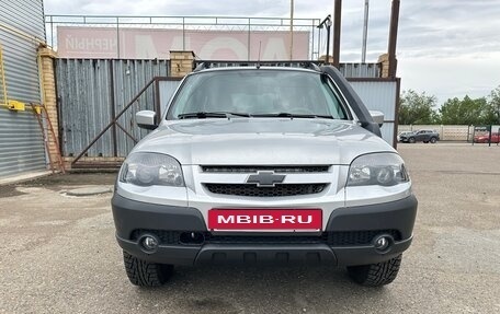 Chevrolet Niva I рестайлинг, 2017 год, 759 000 рублей, 2 фотография