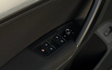 Volkswagen Tiguan II, 2018 год, 2 430 000 рублей, 21 фотография