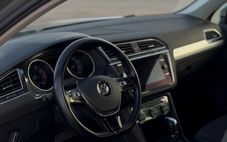 Volkswagen Tiguan II, 2018 год, 2 430 000 рублей, 22 фотография