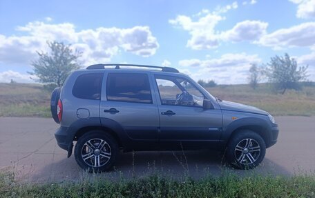 Chevrolet Niva I рестайлинг, 2010 год, 550 000 рублей, 4 фотография