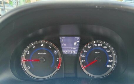 Hyundai Solaris II рестайлинг, 2012 год, 660 000 рублей, 12 фотография