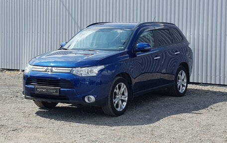 Mitsubishi Outlander III рестайлинг 3, 2013 год, 1 595 000 рублей, 2 фотография