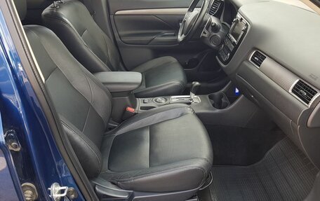 Mitsubishi Outlander III рестайлинг 3, 2013 год, 1 595 000 рублей, 16 фотография