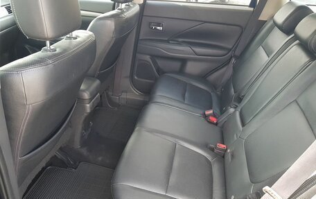 Mitsubishi Outlander III рестайлинг 3, 2013 год, 1 595 000 рублей, 18 фотография