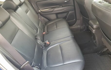 Mitsubishi Outlander III рестайлинг 3, 2013 год, 1 595 000 рублей, 17 фотография
