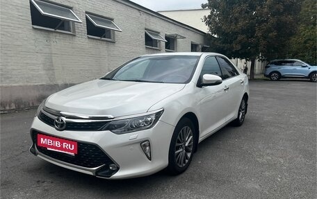 Toyota Camry, 2017 год, 2 800 000 рублей, 2 фотография