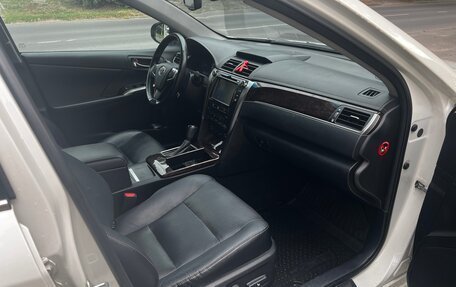 Toyota Camry, 2017 год, 2 800 000 рублей, 8 фотография