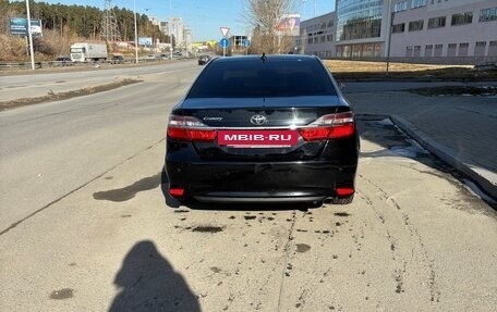 Toyota Camry, 2017 год, 1 900 000 рублей, 4 фотография