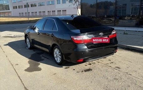 Toyota Camry, 2017 год, 1 900 000 рублей, 10 фотография
