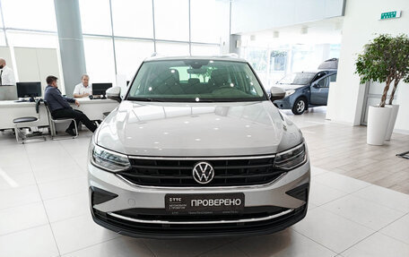 Volkswagen Tiguan II, 2021 год, 2 878 000 рублей, 2 фотография
