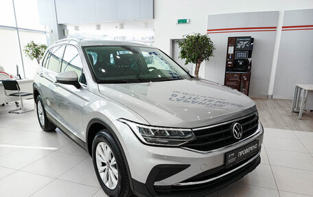 Volkswagen Tiguan II, 2021 год, 2 878 000 рублей, 3 фотография
