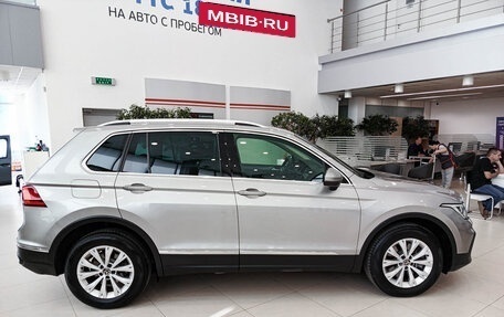 Volkswagen Tiguan II, 2021 год, 2 878 000 рублей, 5 фотография
