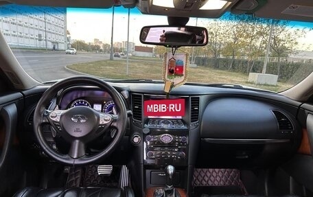 Infiniti QX70, 2014 год, 3 375 000 рублей, 10 фотография