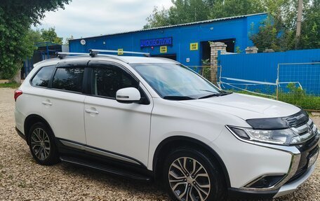 Mitsubishi Outlander III рестайлинг 3, 2017 год, 2 030 000 рублей, 5 фотография