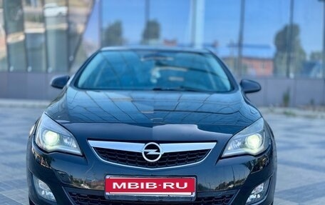 Opel Astra J, 2011 год, 790 000 рублей, 2 фотография