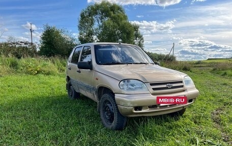 Chevrolet Niva I рестайлинг, 2004 год, 160 000 рублей, 2 фотография