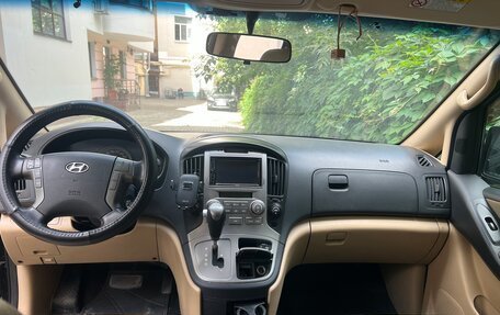Hyundai Grand Starex Grand Starex I рестайлинг 2, 2011 год, 1 800 000 рублей, 11 фотография