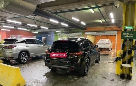 Infiniti QX70, 2017 год, 4 000 000 рублей, 21 фотография