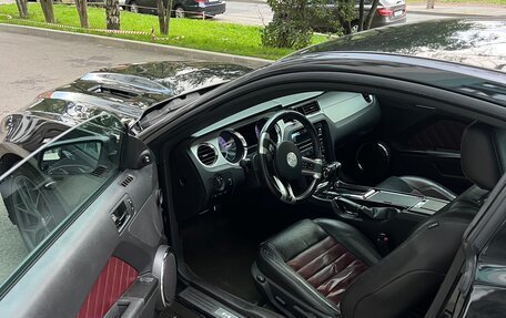 Ford Mustang VI рестайлинг, 2011 год, 1 600 000 рублей, 4 фотография