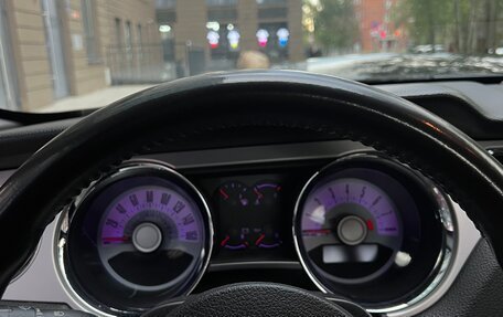 Ford Mustang VI рестайлинг, 2011 год, 1 600 000 рублей, 5 фотография