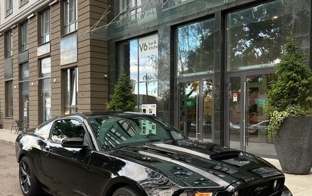 Ford Mustang VI рестайлинг, 2011 год, 1 600 000 рублей, 2 фотография