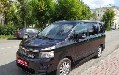 Toyota Voxy II, 2011 год, 1 690 000 рублей, 1 фотография