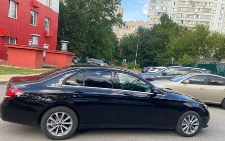 Mercedes-Benz E-Класс, 2019 год, 1 800 000 рублей, 3 фотография