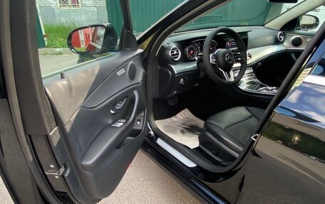 Mercedes-Benz E-Класс, 2019 год, 1 800 000 рублей, 10 фотография