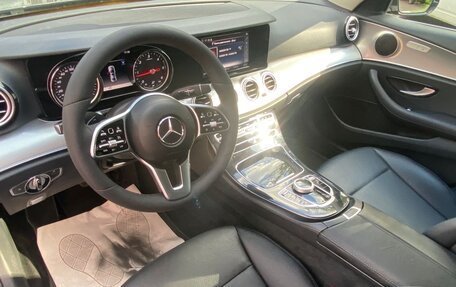 Mercedes-Benz E-Класс, 2019 год, 1 800 000 рублей, 7 фотография