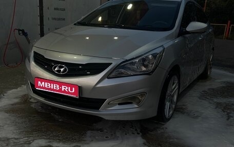 Hyundai Solaris II рестайлинг, 2015 год, 860 000 рублей, 1 фотография