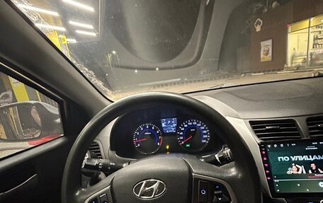 Hyundai Solaris II рестайлинг, 2015 год, 860 000 рублей, 5 фотография
