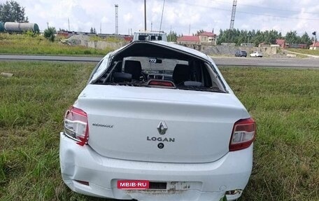 Renault Logan II, 2018 год, 300 000 рублей, 4 фотография