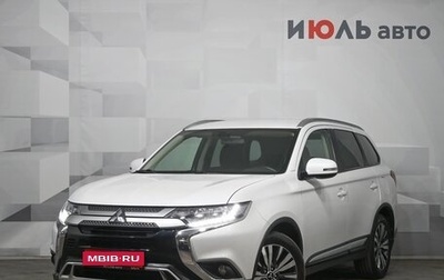 Mitsubishi Outlander III рестайлинг 3, 2019 год, 2 500 000 рублей, 1 фотография