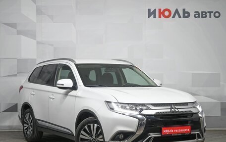 Mitsubishi Outlander III рестайлинг 3, 2019 год, 2 500 000 рублей, 3 фотография