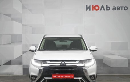Mitsubishi Outlander III рестайлинг 3, 2019 год, 2 500 000 рублей, 2 фотография