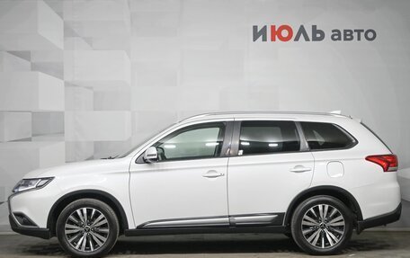 Mitsubishi Outlander III рестайлинг 3, 2019 год, 2 500 000 рублей, 8 фотография