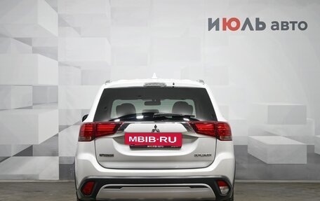 Mitsubishi Outlander III рестайлинг 3, 2019 год, 2 500 000 рублей, 5 фотография