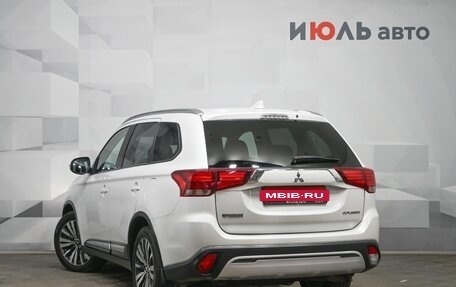 Mitsubishi Outlander III рестайлинг 3, 2019 год, 2 500 000 рублей, 4 фотография