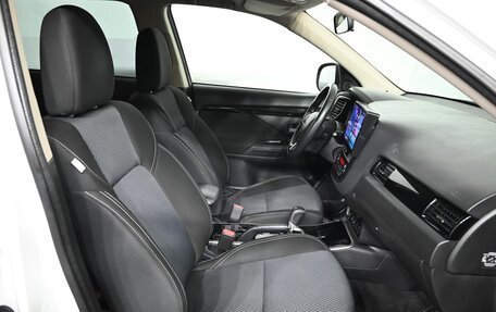 Mitsubishi Outlander III рестайлинг 3, 2019 год, 2 500 000 рублей, 10 фотография