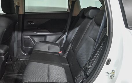 Mitsubishi Outlander III рестайлинг 3, 2019 год, 2 500 000 рублей, 18 фотография