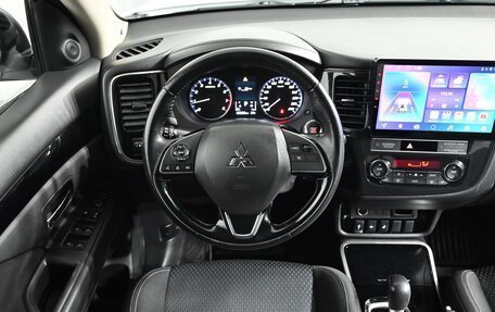 Mitsubishi Outlander III рестайлинг 3, 2019 год, 2 500 000 рублей, 12 фотография