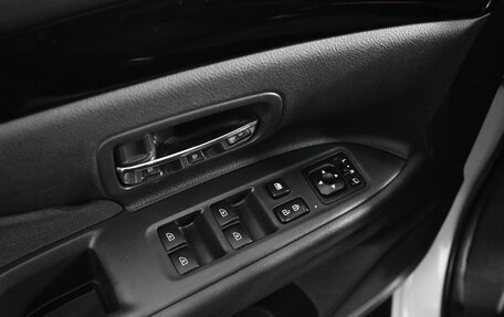 Mitsubishi Outlander III рестайлинг 3, 2019 год, 2 500 000 рублей, 14 фотография