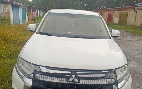 Mitsubishi Outlander III рестайлинг 3, 2017 год, 2 000 000 рублей, 1 фотография