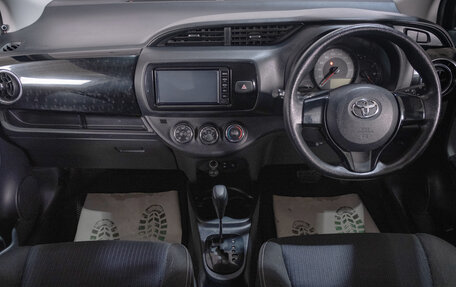 Toyota Vitz, 2018 год, 1 099 000 рублей, 9 фотография