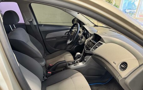 Chevrolet Cruze II, 2010 год, 780 000 рублей, 9 фотография